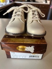 Footmate Todd baby size 2 Off white Classic Hard Bottom Hi Top Dress New