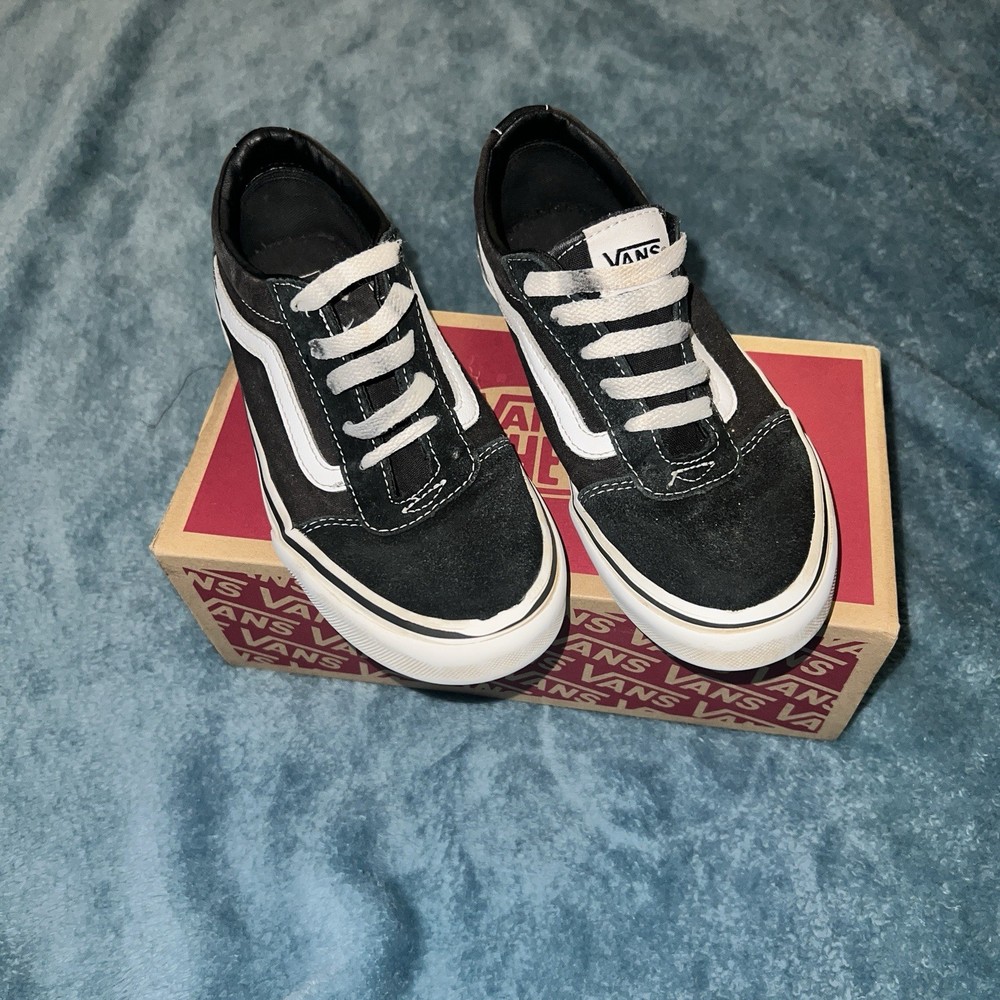 Vans Ward Sneakers Youth Size 3.0 black/white Suede Good Used Condition