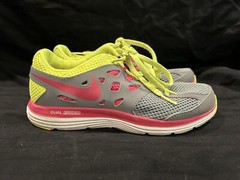 Nike Dual Fusion Lite Low Gray, Pink And Neon Green Size 3.5 Youth