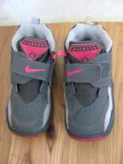 Nike Air Diamond Turf 407913-600 Gray Pink Hook & Loop Boys 9