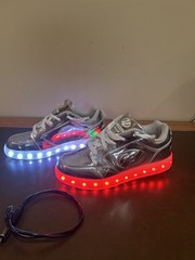 Heelys Premium 1 Low Chrome Skate Light Up Sneakers Youth Size 7. Women Size 8.