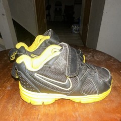 Nike Unisex Kids Black Yellow Sneakers Hook & Loop Lace Up Round Toe Flat