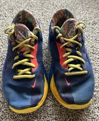 DS Nike Zoom Freak 4 SE GS Kaleidoscope Giannis Antetokounmpo 4Y
