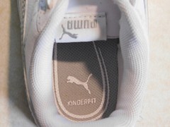 Classic Puma Carina Metallic silver strip White Kids Sz 9 Elastic Laces Sneakers