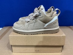NEW UGG Lowmel 1152410K USA SIZE 2 Sneakers Kids Sand Suede Lace Up