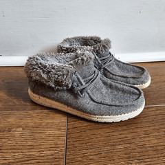 Hey Dude Britt Youth Slip On Shoes Size 11 Fuzzy Hi Tops Booties