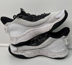 Under Armour Curry White / Black Mesh Basketball Shoes 4Y Breathable