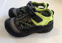 OshKosh B/Gosh kids Garci -B Mlulticolor Lace up sneaker unisex shoes -size 6