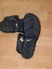 NIKE black Strap Adjustable Sandals Size 6 Youth Boy Girl Athletic Casual