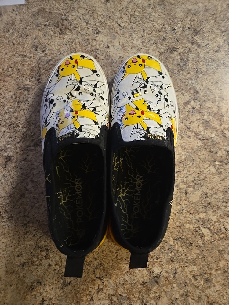 Men 10..5 Pokemon PIKACHU Slip-On Canvas Sneaker Shoes / Worn / Good Shape