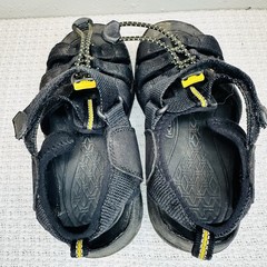 Keen Kids Newport H2 Sandals Size 2 Waterproof Black Summer Travel Hiking Fish