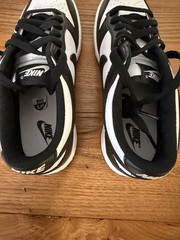 Nike Nike Dunk Low (GS) Black/White Leather 5.5Y Low Top Lace Up Sneakers