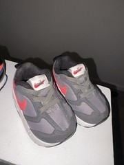 Nike Unisex Kids Gray Red White Athletic Sneakers 4C DC9310-004 Lace Up