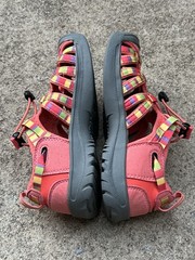 Girl’s Keen Whisper Raya/Hot Coral Multicolor hiking & water sandals size 3 / 35
