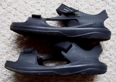 Crocs Iconic Comfort Junior’s Hook and Loop Strap Black Sandals Size 5