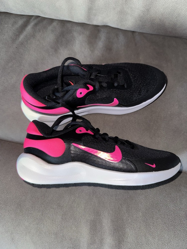 Nike Revolution 7 Kids Running Sneakers Black Pink White Mesh Lace-Up 4Y