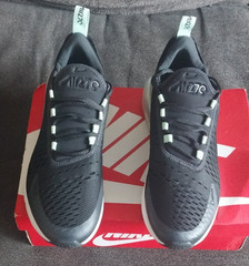 Noir and Summit white and teal airmax 270 6y