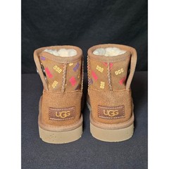 UGG Toddler Mini Bailey Button Logo Print Chestnut Boots 1153635T Size 9
