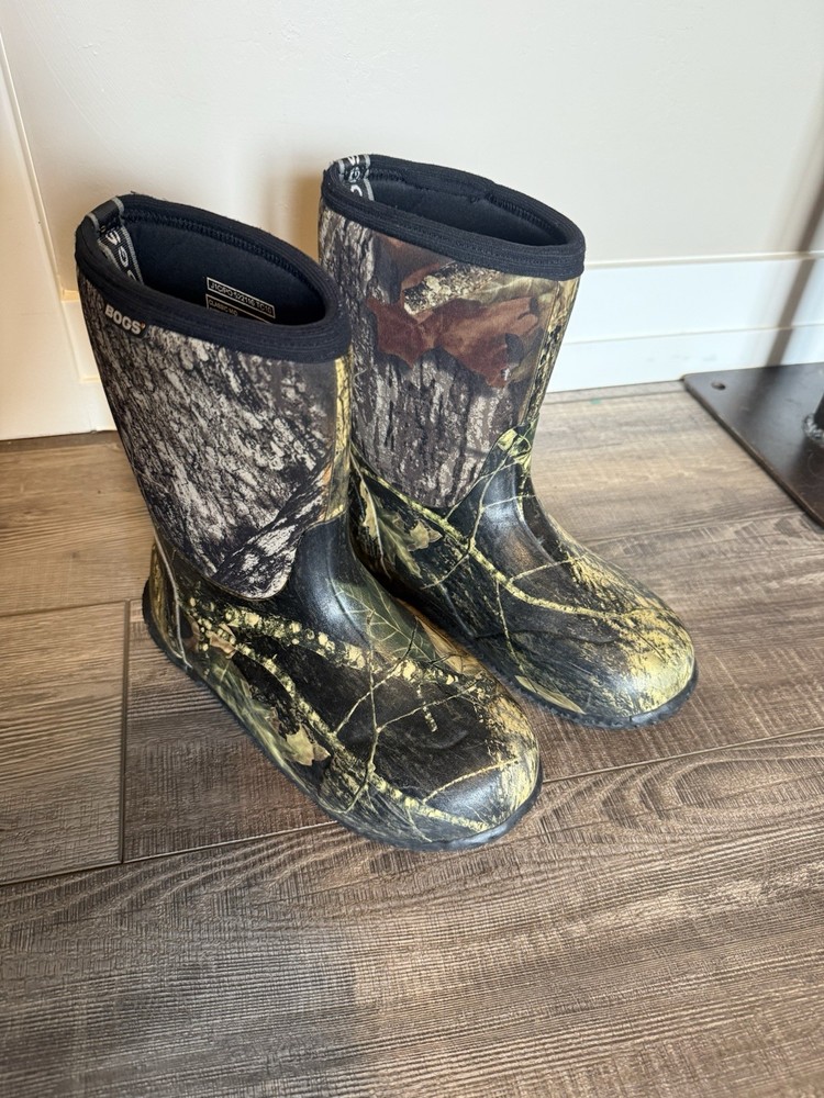 Bogs Youth Size 5 Classic Mid Mossy Oak Waterproof Insulated Boots -30 F Camo