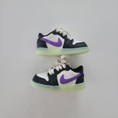 Nike Kids Low-Top Sneakers in White, Black & Purple with Glow Sole US 4C/EUR19.5