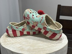 Disney Christmas Crocs 2022 Size C11 Gingerbread & Candy Cane Mickey Mouse