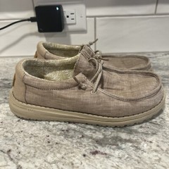Hey Dude – Childrens Wally Beige – Size Y4-L5 – Style 130130500 – (A)