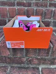 Ds Nike Cosmic Runner Size 4.5 (gs) Laser Fuchsia Pink
