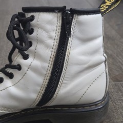 Dr Doc Martens Pascal 1460 J Size 5 White Patent Leather Combat Lace Up