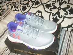 Under Armour Youth Uisex Primed 2 Athletic Fitness,Grey/Pink, 5.5Y „LOOK“ NWB.