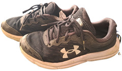 Under Armour UA BGS Assert 10, Kids size 6Y with laces