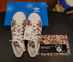 NIB Junior Adidas Disney Superstar Size 6