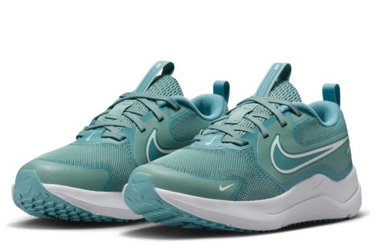 Nike Cosmic Runner (GS) Color: Mint/Tan Size 6.5Y (New)