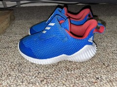 Boy’s adidas Infant FortaRun Hook and Loop Strap Lightweight Trainers in Blue 7k