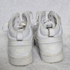 Size 5Y – Nike CD7782-100 Court Borough 2 Mid Triple White