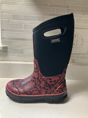 Bogs Classic – Skulls Sz 1 Waterproof Winter Insulated -30F Pull On Boots NICE!