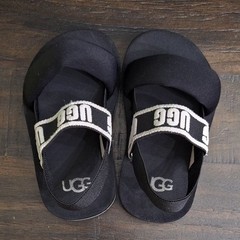 UGG Zuma Sling Flat Sandal – Black/White Unisex Childs Size 9T (Toddler)