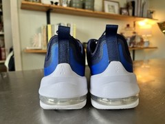 Nike air Max Axis Size 7 Youth
