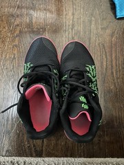 Size 6 (GS) – Nike Kyrie Flytrap 2 Low Black Hyper Pink