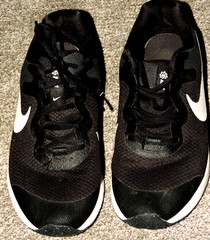 NIKE Revolution Male SZ 7Y Low Blk Mesh Wht sole lace Athletic Shoes DD1096-003