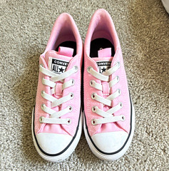 Converse Chuck Taylor All Star Unisex Kids Size 2 Pink Canvas Low Top
