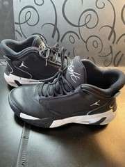 JORDAN MAX AURA 4 GS WHITE BLACK METALLIC SILVER SIZE 5.5Y BASKETBALL SHOE