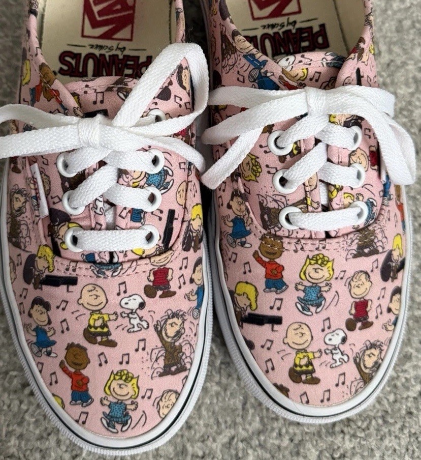 VANS x Peanuts Snoopy Pink Canvas Low Top Lace Up Sneakers 6 womens 4.5 men