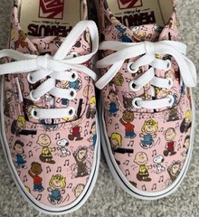 VANS x Peanuts Snoopy Pink Canvas Low Top Lace Up Sneakers 6 womens 4.5 men