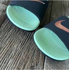 CHILD’S *NIKE KAWA SLIDE* MINT GREEN & BLACK 13 C