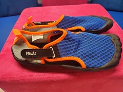 Newtz Blue Orange Lightweight Breathable Water Shoes size Big Kid 4/5