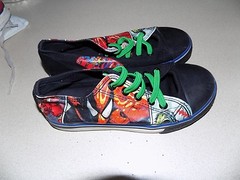 TRIPLE HERO MARVEL CANVAS LACE UP SNEAKERS SIZE 2 BOY’S EUC