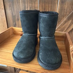 UGG Black Sheepskin Shearling Style Mid-Calf Pull-On Round Toe Boot Toddler 8