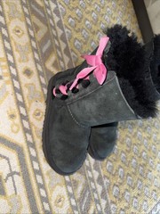 UGG PALA Black BOOTS Pink Ribbon Sz 13/ Eu 30