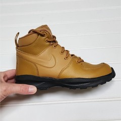 Nike Kids Manoa Leather Sneaker Boots Size 1Y Wheat/Black