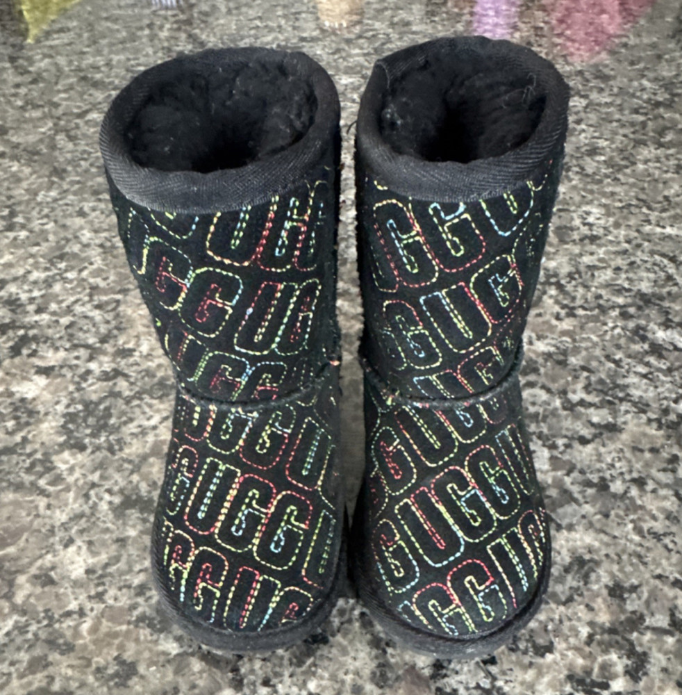 UGG Kids Pull-On Suede Ankle Boots Black Multicolor Logo US 6 EU 22